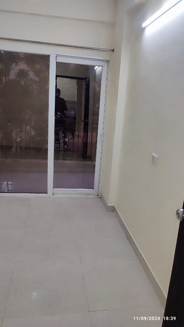 Room in 3 BHK Apartment at Signature Orchard Avenue 2, Sector 93 – for Sale