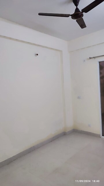 Room in 3 BHK Apartment at Signature Orchard Avenue 2, Sector 93 – for Sale