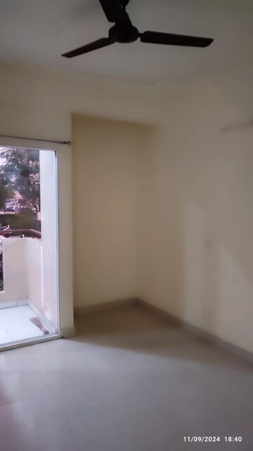 Room in 3 BHK Apartment at Signature Orchard Avenue 2, Sector 93 – for Sale