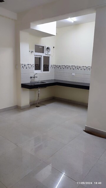 Room in 3 BHK Apartment at Signature Orchard Avenue 2, Sector 93 – for Sale