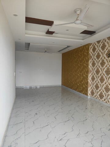 Room in 3 BHK Builder Floor at BPTP District 3, Sector 85 – for Sale