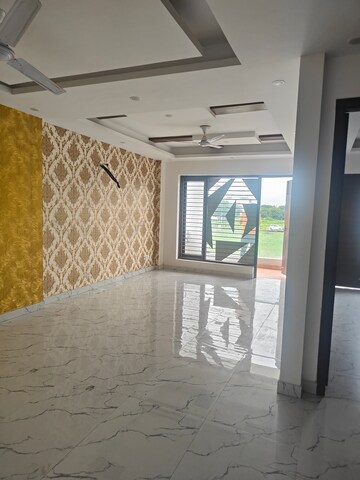Room in 3 BHK Builder Floor at BPTP District 3, Sector 85 – for Sale