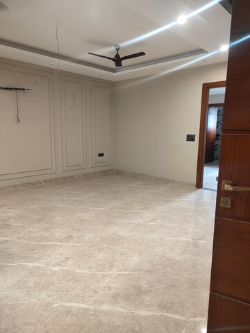 Room in 3 BHK Builder Floor at BPTP District 3, Sector 85 – for Sale