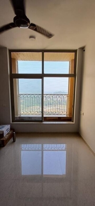 Room in 1.5 BHK Apartment at Hiranandani Estate Silverlink, Ghodbunder Road – for Sale