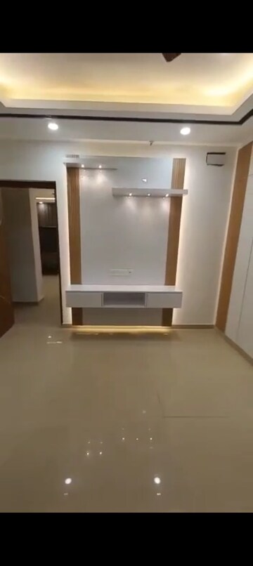 Room in 4 BHK Apartment at Windsor Paradise 2, Raj Nagar Extension – for Sale