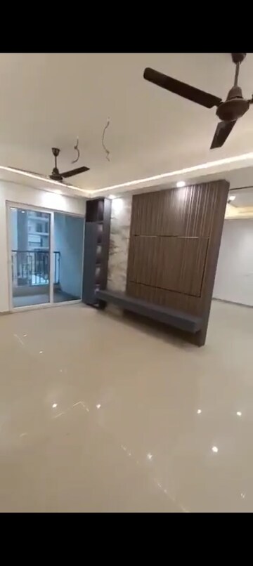 Room in 4 BHK Apartment at Windsor Paradise 2, Raj Nagar Extension – for Sale