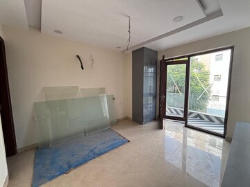 Room in 4 BHK Builder Floor at Sector 85 – for Sale