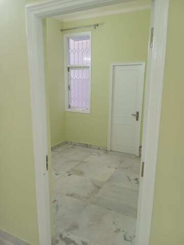 Bathroom in 3.5 BHK Builder Floor at Ardee City, Sector 52 – for Sale