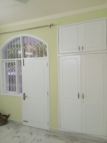 Furnished Amenities in 3.5 BHK Builder Floor at Ardee City, Sector 52 – for Sale