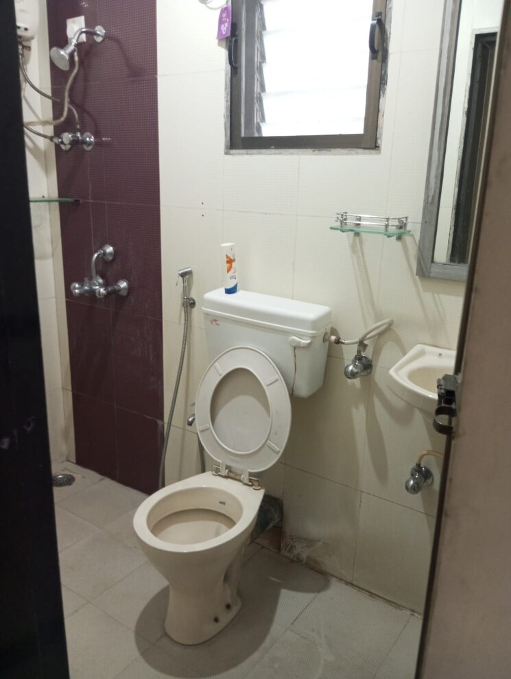 Bathroom, om-sai-plaza 2 Bedroom 600 Sq.Ft. Apartment In Ghodbunder Road Thane 7548509