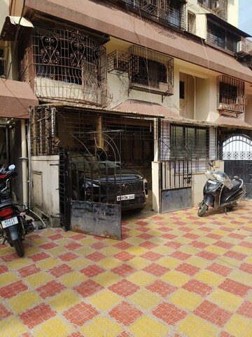 Parking in 3.5 BHK Apartment at Avon Plaza II CHS LTD, Kandivali East – for Sale