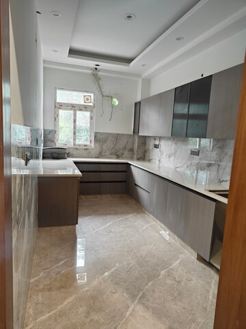 Kitchen in 3 BHK Builder Floor at BPTP District 3, Sector 85 – for Sale