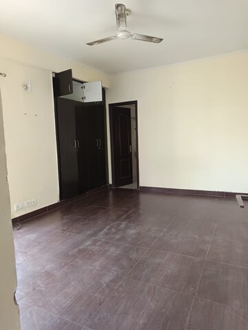 Room in 2 BHK Apartment at Gardenia Golf City, Sector 75 – for Sale