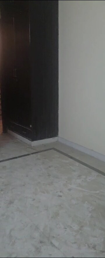 Room in 3 BHK Builder Floor at Sector 49 – for Sale