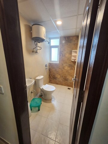 Bathroom in 3 BHK Apartment at Omaxe R2, Gomti Nagar – for Sale