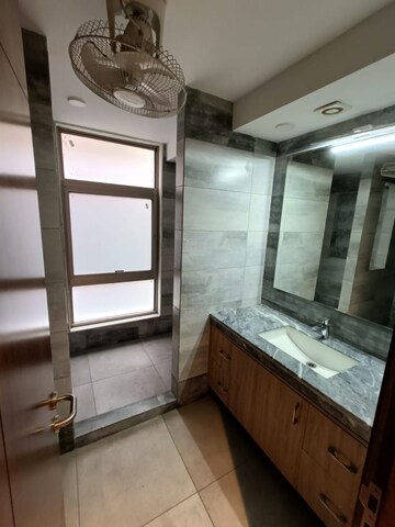 रेसिडेंशियल फ्लैट वर्ग यार्ड फॉर रेंट इन पंचशील पार्क दिल्ली  7549439