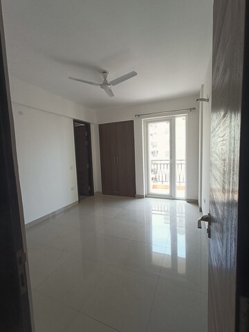 Room in 3 BHK Apartment at Shalimar Oneworld Vista, Gomti Nagar – for Sale