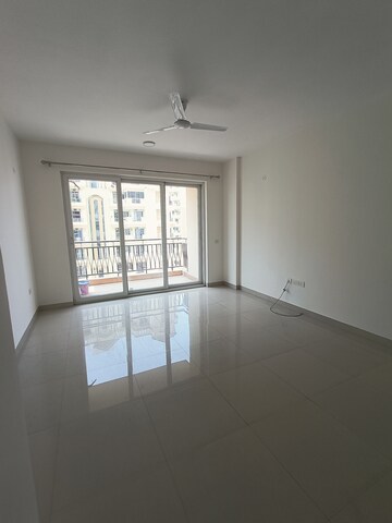 Room in 3 BHK Apartment at Shalimar Oneworld Vista, Gomti Nagar – for Sale