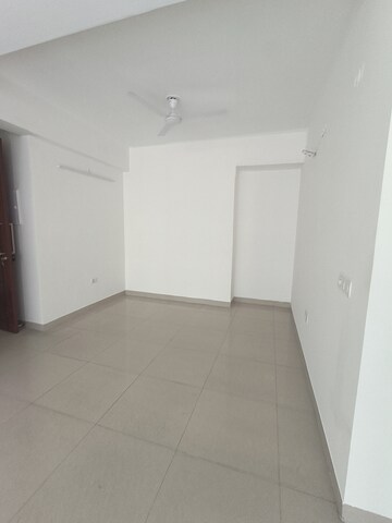 Room in 2 BHK Apartment at Shalimar Oneworld Vista, Gomti Nagar – for Sale