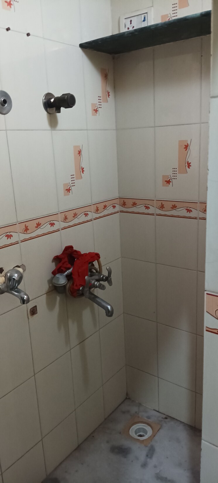 Bathroom, hari-prasad-shantinagar-chs 3 Bedroom 950 Sq.Ft. Apartment In Mira Road Thane 7549997