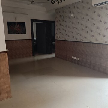 Room in 3 BHK Apartment at Amrapali Silicon City, Sector 76 – for Sale
