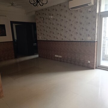 Room in 3 BHK Apartment at Amrapali Silicon City, Sector 76 – for Sale