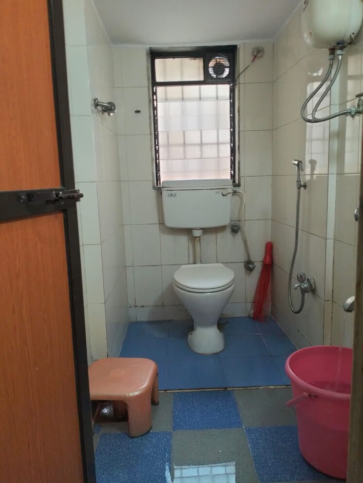 Bathroom, lok-upvan-apartment-phase-2 2 Bedroom 650 Sq.Ft. Apartment In Vasant Vihar Thane 7550377