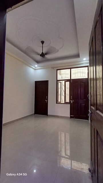 Room in 3 BHK Apartment at Khirwa Jalalpur – for Sale