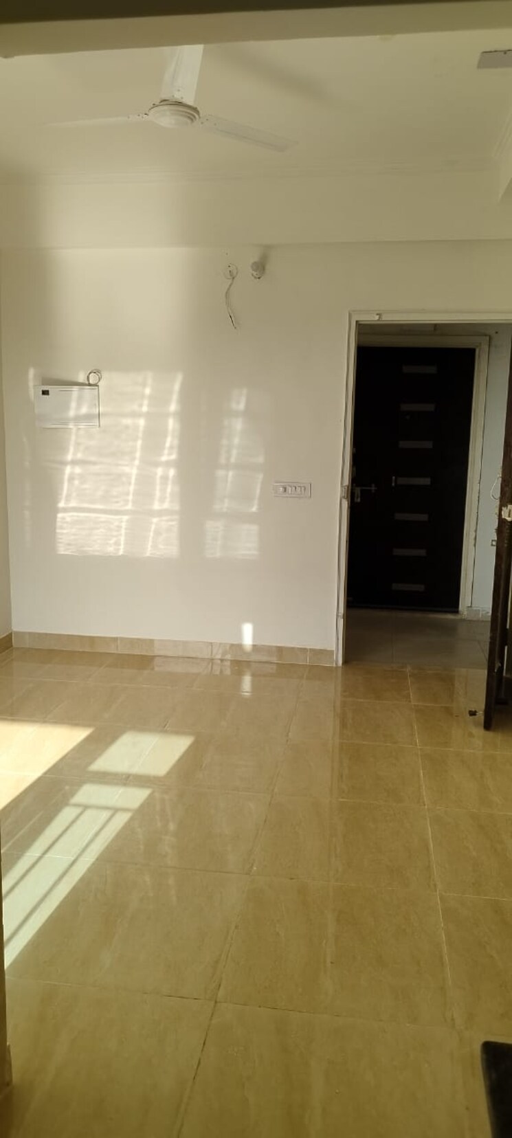 Room, gaur-city-2-11th-avenue 2 Bedroom 930 Sq.Ft. Apartment In Sector 16c Greater Noida Greater Noida 7550876