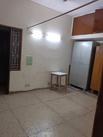 Room in 2 BHK Builder Floor at Lajpat Nagar – for Rent
