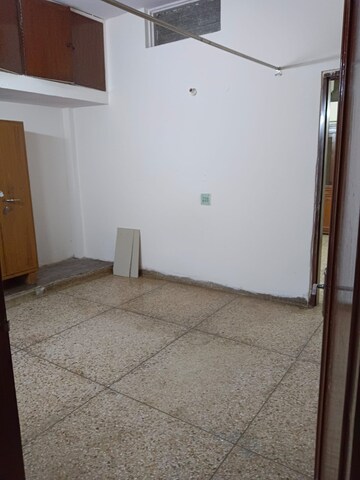 Room in 2 BHK Builder Floor at Lajpat Nagar – for Rent
