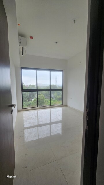 Room in 3 BHK Apartment at Lodha Lakeshore Greens, Dombivli East – for Sale