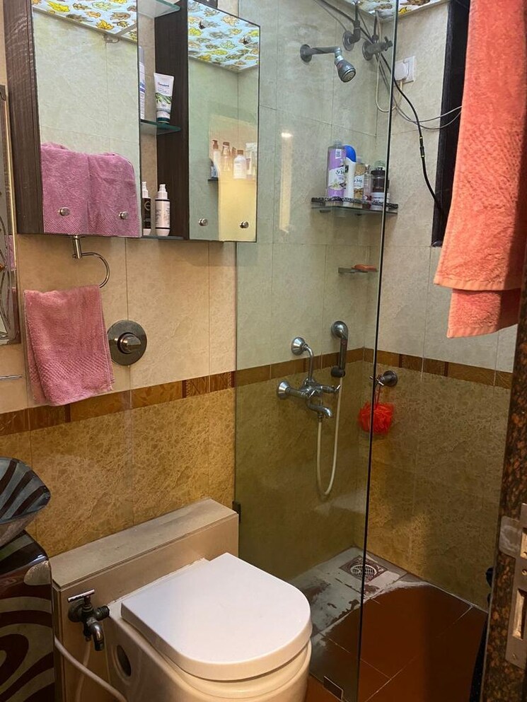 Attached Bathroom, kohinoor-apartment-andheri-west 4 Bedroom 1695 Sq.Ft. Apartment In Andheri West Mumbai 7551264