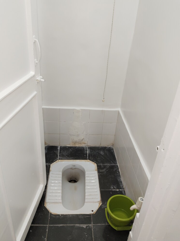 Bathroom, erandavane-chs 1 Bedroom 600 Sq.Ft. Apartment In Erandwane Pune 7552459