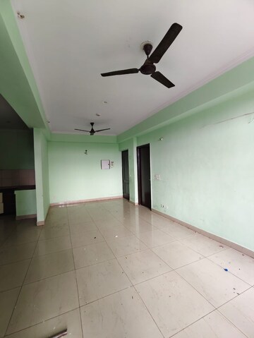 Room in 2.5 BHK Apartment at Panchsheel Wellington, Sain Vihar – for Sale