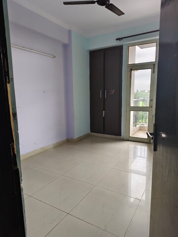 Room in 2.5 BHK Apartment at Panchsheel Wellington, Sain Vihar – for Sale
