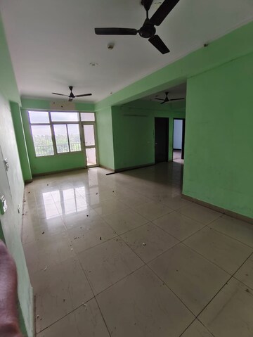 Room in 2.5 BHK Apartment at Panchsheel Wellington, Sain Vihar – for Sale