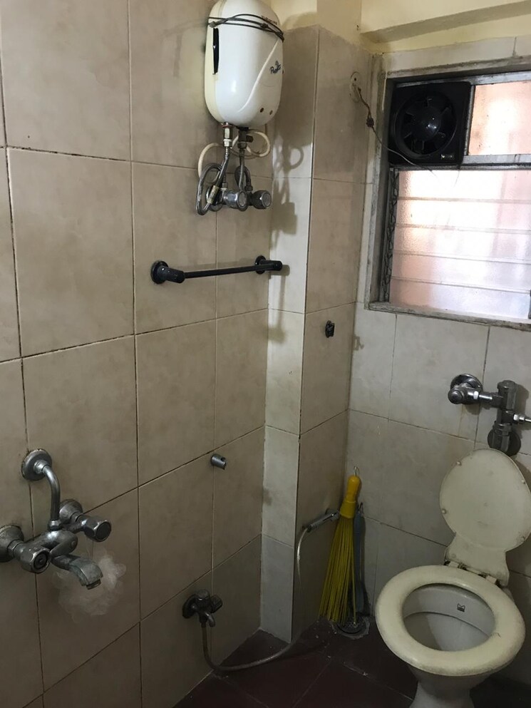 Bathroom, akruti-aneri 3 Bedroom 670 Sq.Ft. Apartment In Andheri East Mumbai 7552626