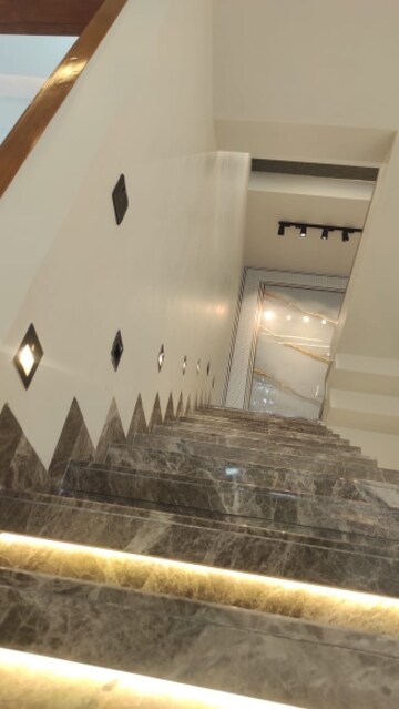 Room in 4 BHK Apartment at Sector 6, Dwarka – for Sale