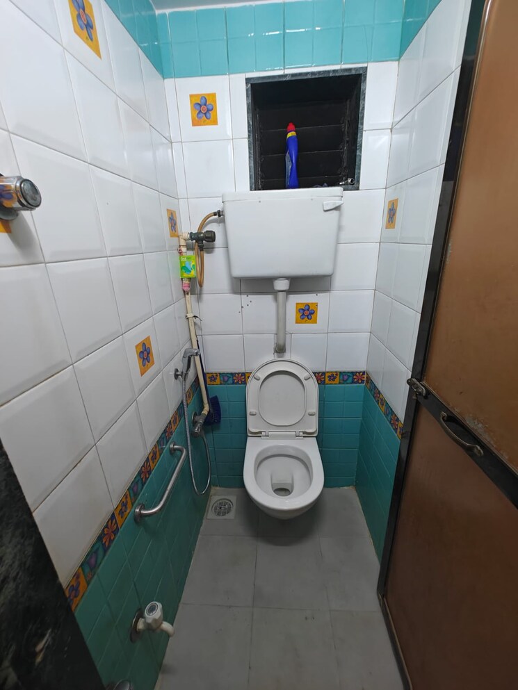 Bathroom, shantiniketan-chs-nerul 2 Bedroom 1100 Sq.Ft. Apartment In Nerul Navi Mumbai 7553531