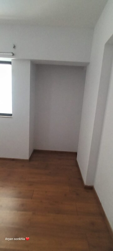 Room in 1.5 BHK Apartment at Lodha Palava City Lakeshore Greens, Dombivli East – for Sale