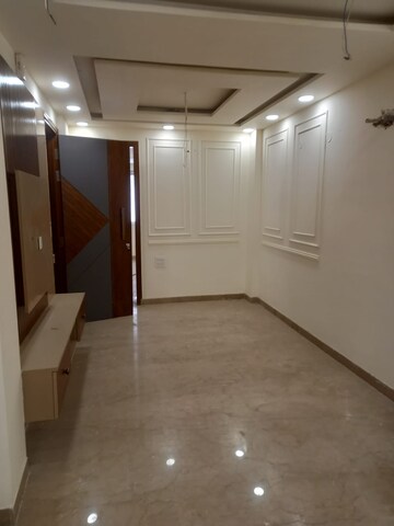 Room in 2.5 BHK Builder Floor at Paschim Vihar – for Sale