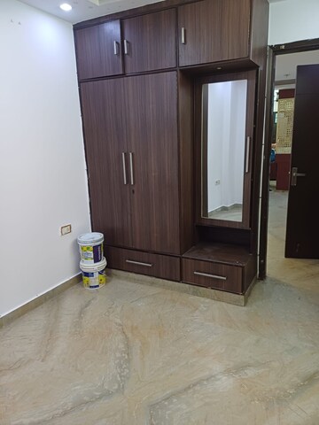 Room in 2.5 BHK Builder Floor at Paschim Vihar – for Sale