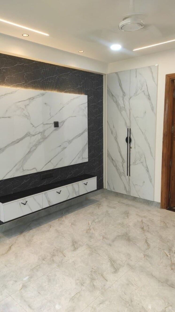 Room, sector 6 dwarka 4 Bedroom 2400 Sq.Ft. Apartment In Sector 6 Dwarka Delhi 7554104