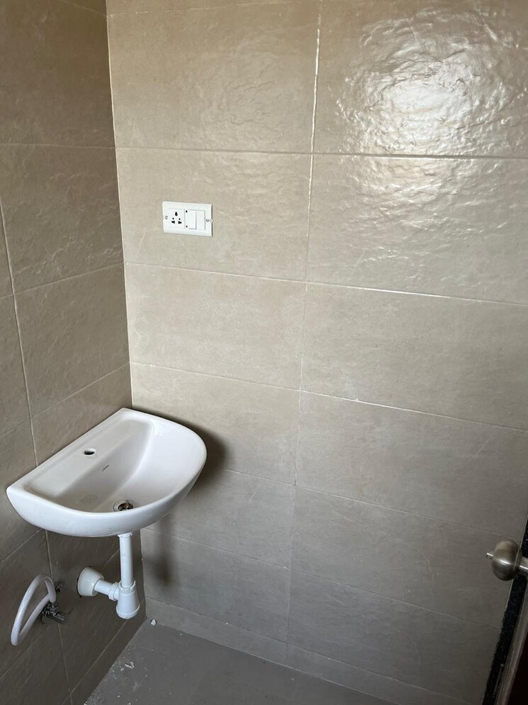 Bathroom, sahil-apartment-anudh 2 Bedroom 1000 Sq.Ft. Apartment In Aundh Pune 7554588