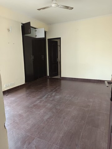 Room in 3 BHK Apartment at Futec Gateway, Sector 75 – for Sale