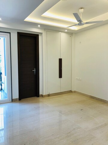 Room in 3.5 BHK Builder Floor at Smart World Gems, Sector 89 – for Sale