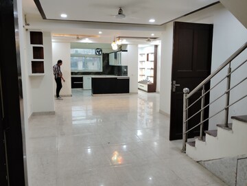 Parking in 6 BHK Apartment at Amrapali Zodiac, Sector 120 – for Sale