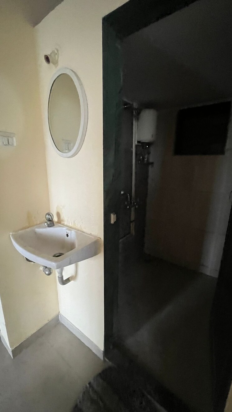 Bathroom, yashraaj-park 2 Bedroom 610 Sq.Ft. Apartment In Ghodbunder Road Thane 7555051
