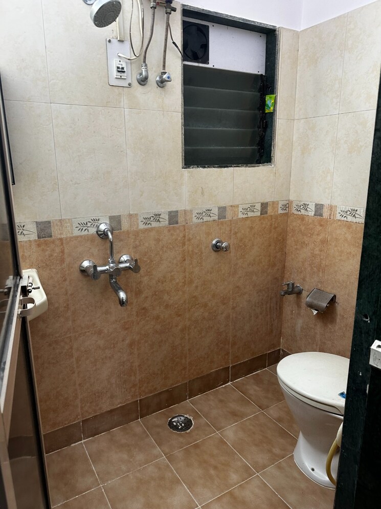 Bathroom, yashraaj-park 2 Bedroom 610 Sq.Ft. Apartment In Ghodbunder Road Thane 7555051